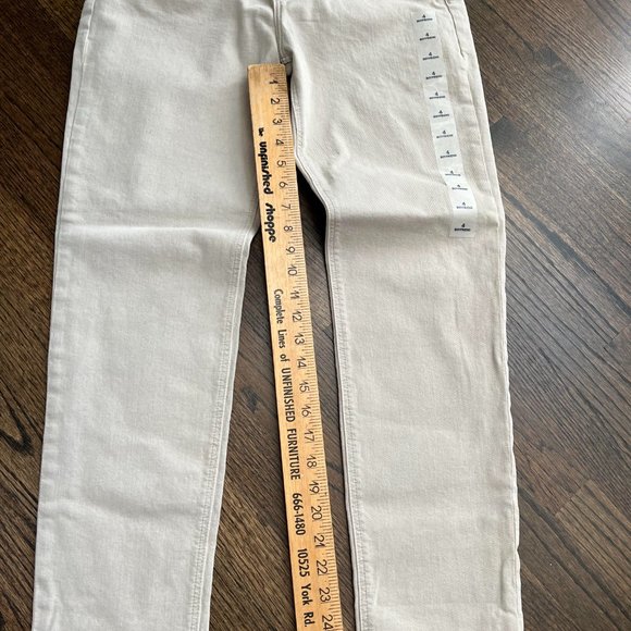 Old Navy Women's Boyfriend Jeans in Light Tan - Picture 2 of 5